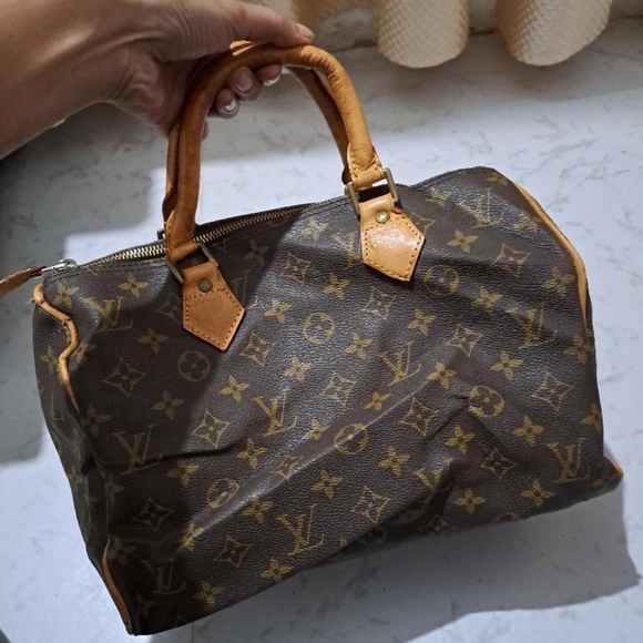 Authentic Louis Vuitton Monogram Speedy 30 with Dustcover - Picture 8 of 15